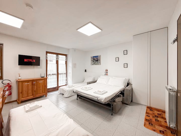 مقاسات مرتبة سرير الأريكة المزدوجة: 
عرض 140 سم؛ طول 198 سم؛ سُمك المرتبة 13 سم

قياسات سرير الأريكة:
عرض 75 سم؛ طول 190 سم؛ سمك 12 سم (بدون مرتبة، يتم توفير غطاء علوي)