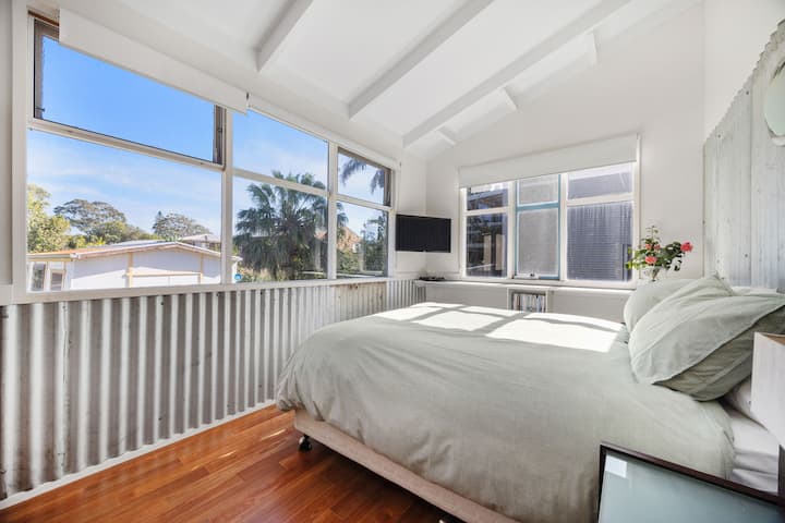 Cozy Winter Surf Shack | Fireplace + Pet Friendly - South Coast