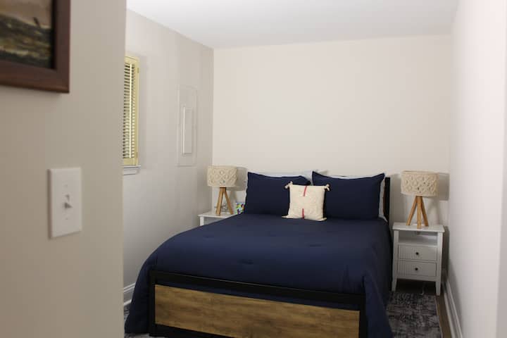 8' x 10' спална соба со двоен кревет