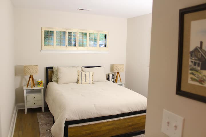 8 x 12 спална соба со брачен кревет (широк 150-179 см)