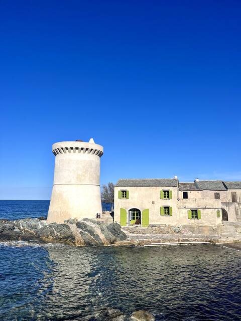 Waterfront feet under the Tollare Tower