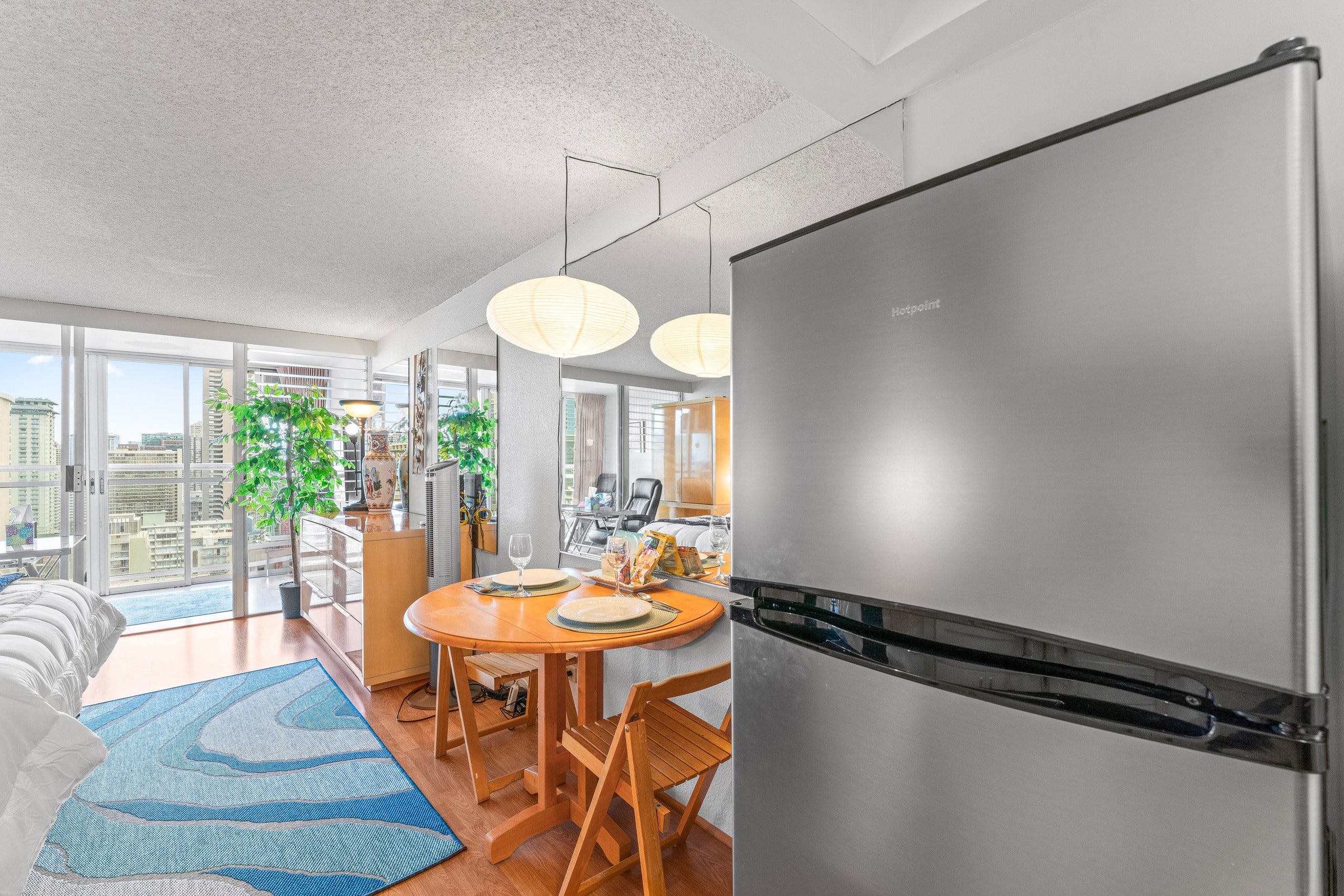 Modern upgrade near beach amazing views king bed - Image 10