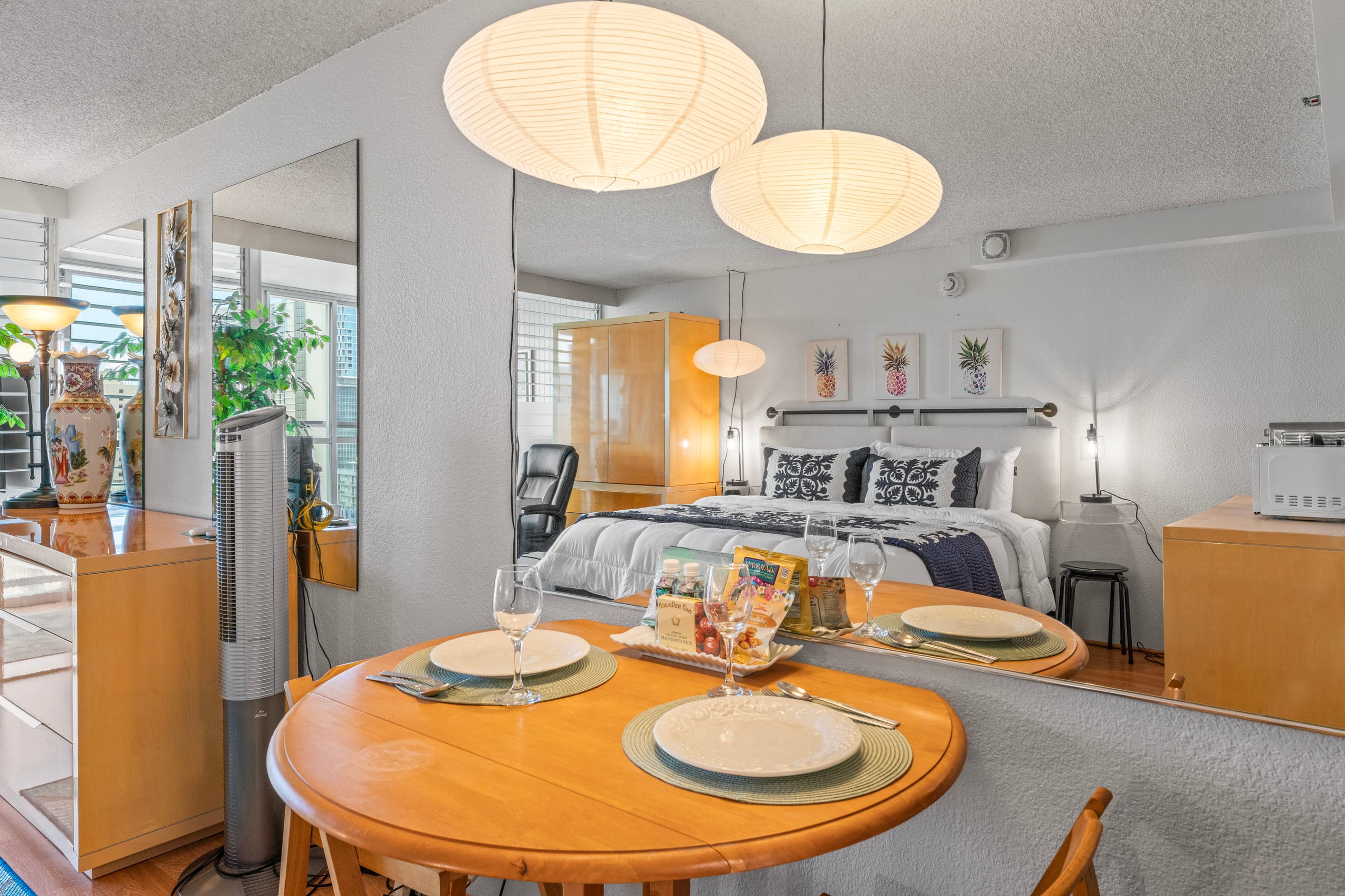 Modern upgrade near beach amazing views king bed - Image 11