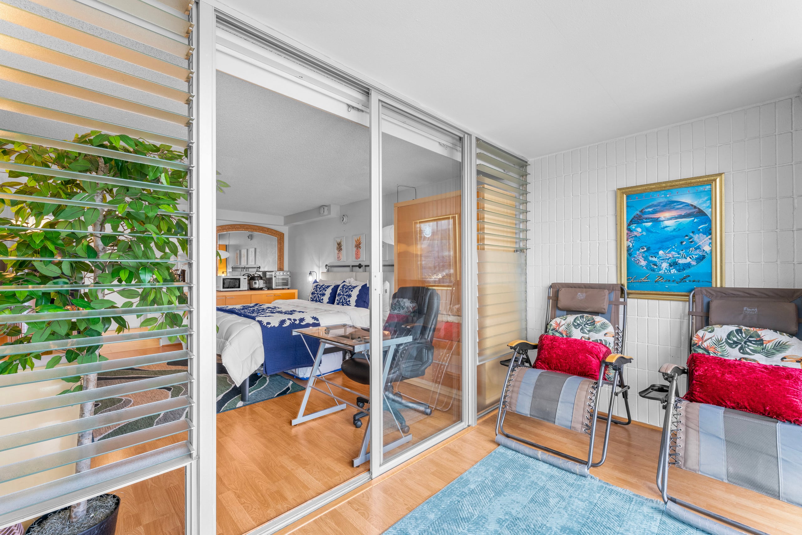 Modern upgrade near beach amazing views king bed - Image 5