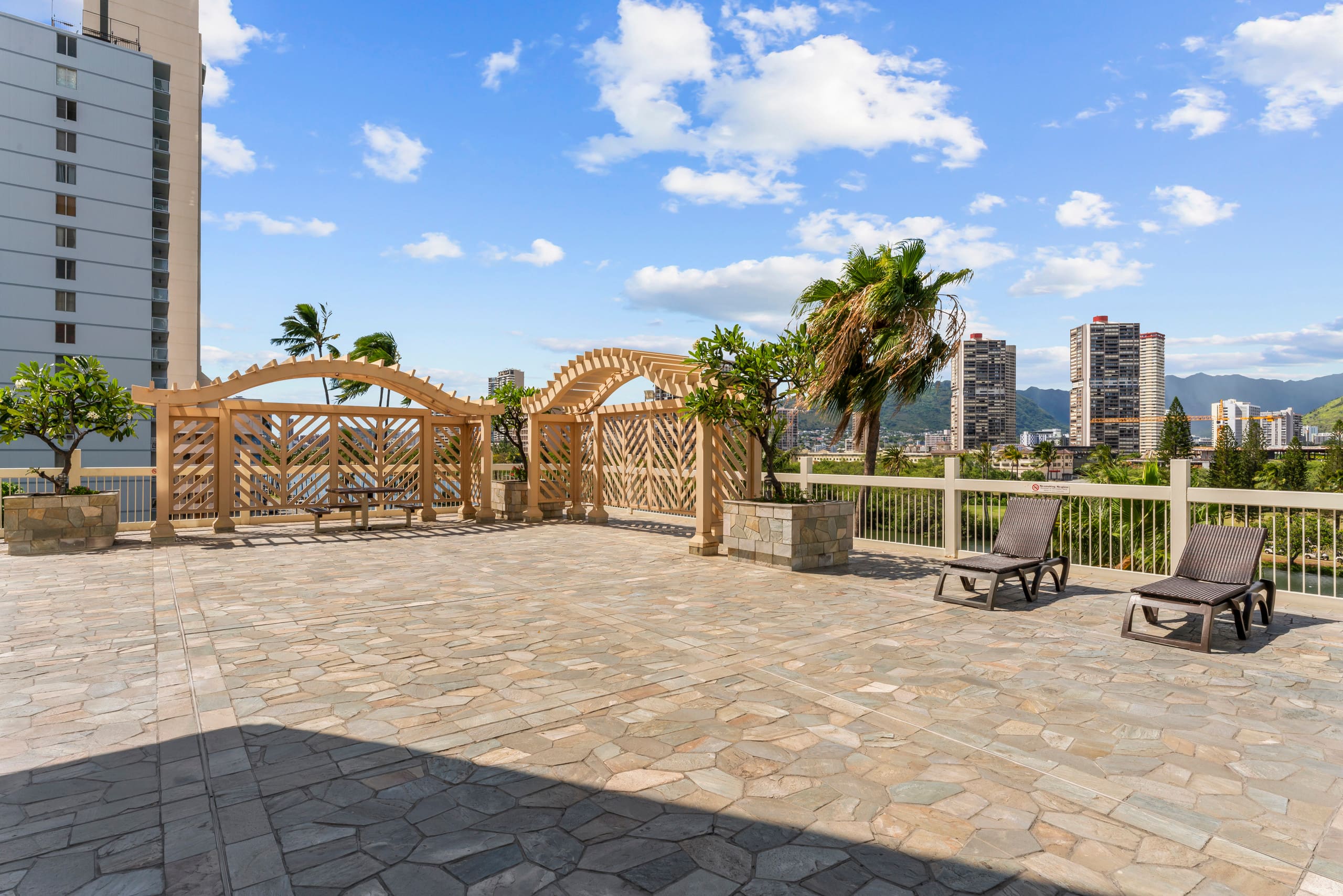 Modern upgrade near beach amazing views king bed - Image 32