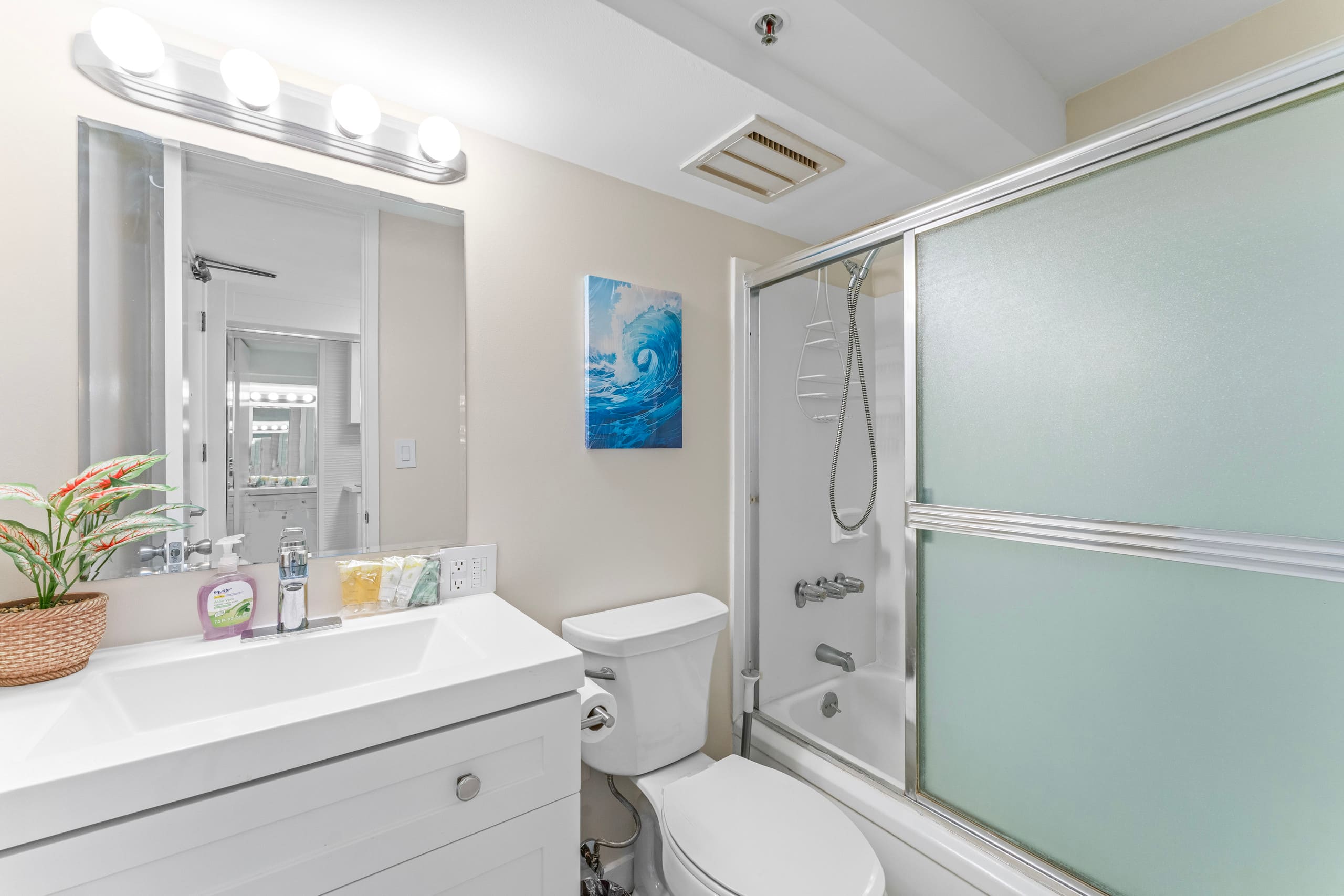 Modern upgrade near beach amazing views king bed - Image 19