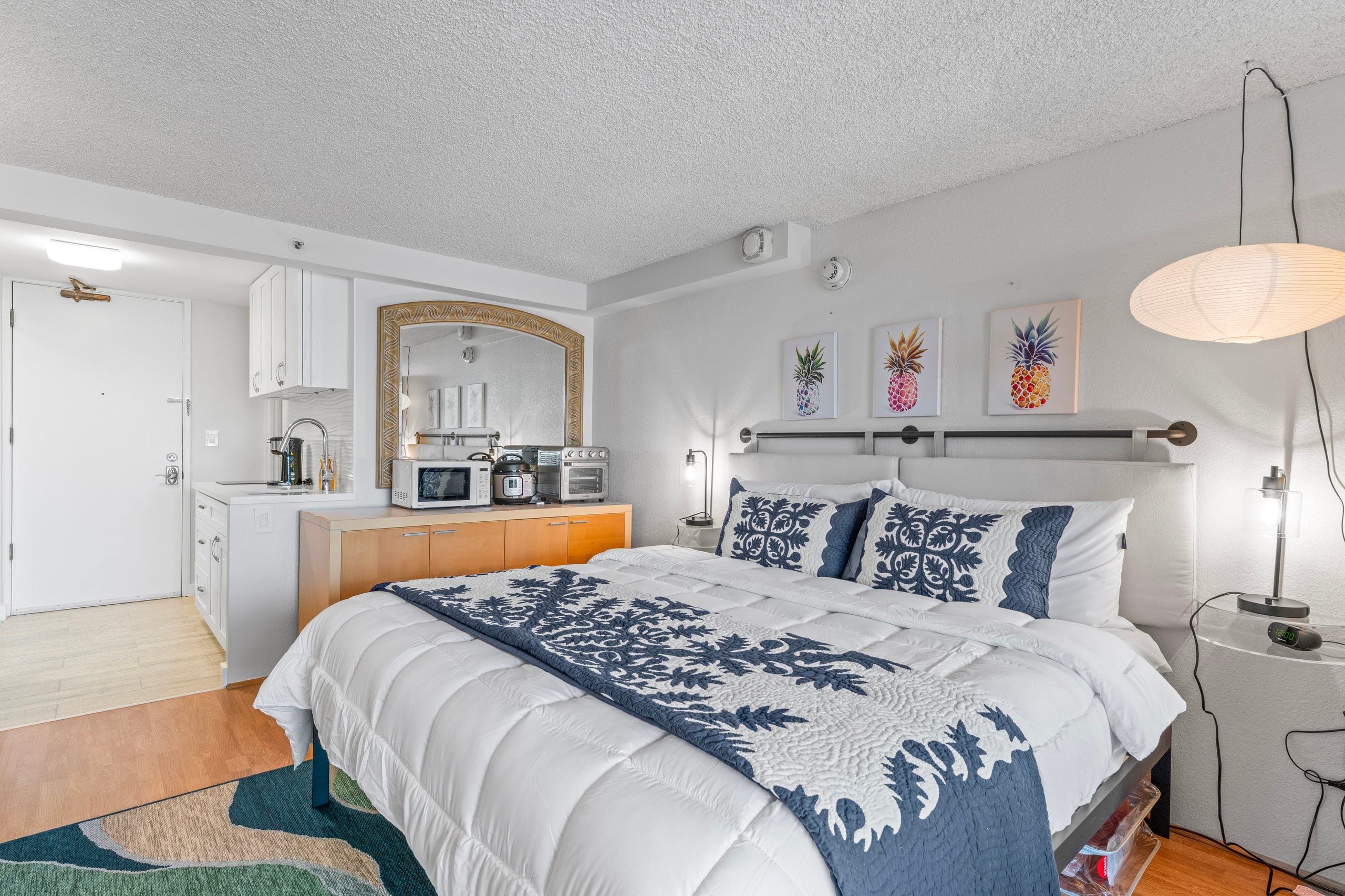 Modern upgrade near beach amazing views king bed - Image 16