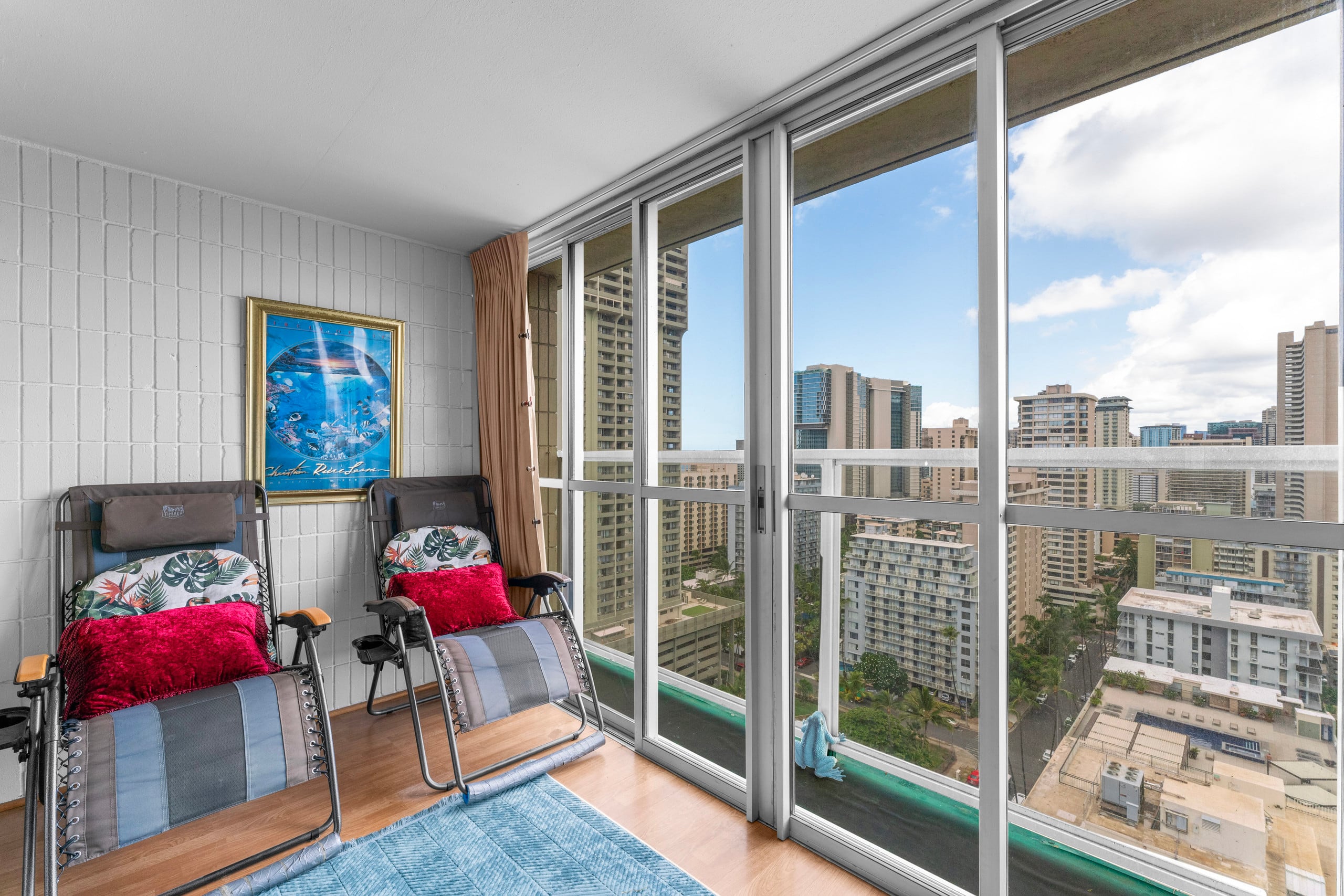 Modern upgrade near beach amazing views king bed - Image 3