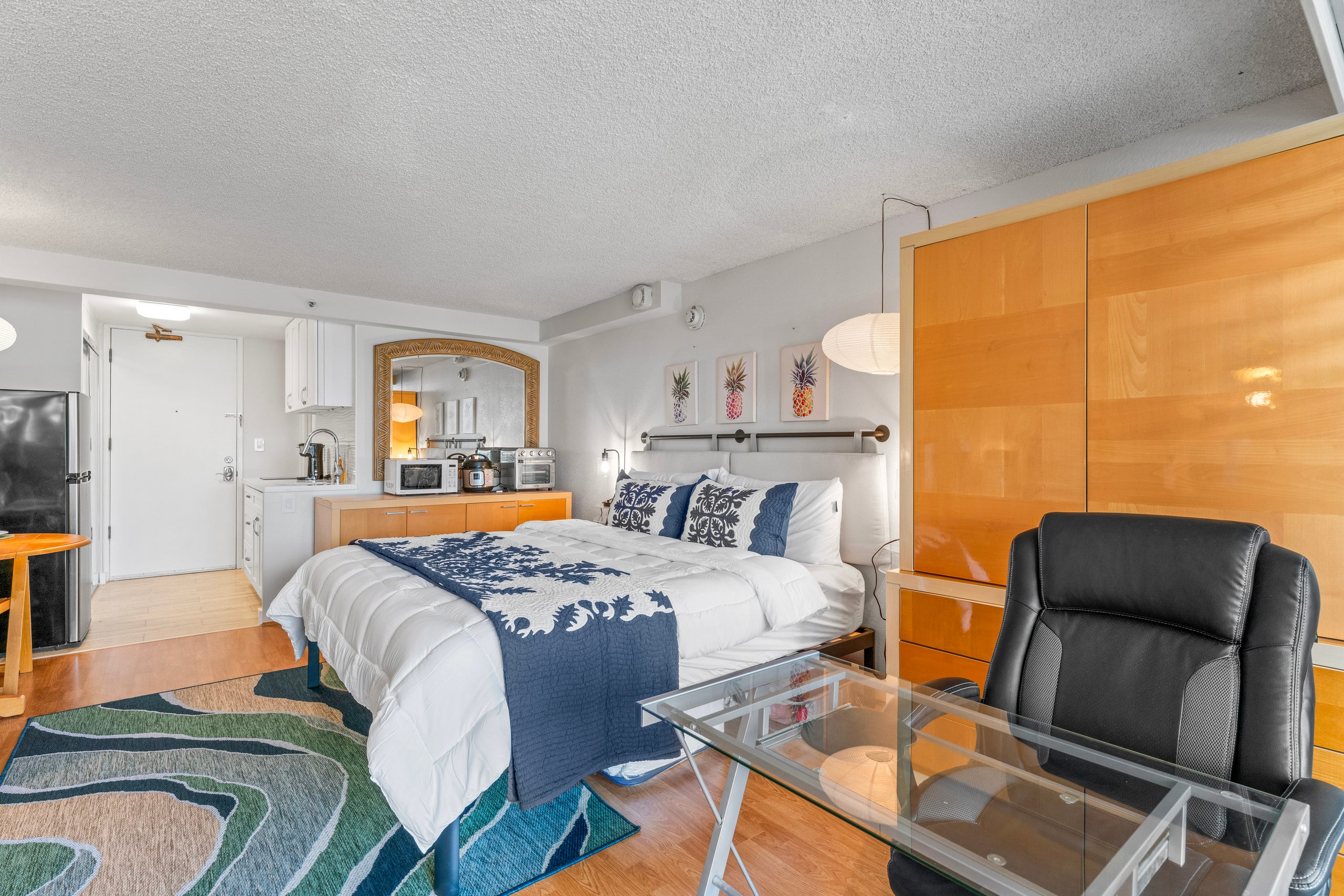Modern upgrade near beach amazing views king bed - Image 15