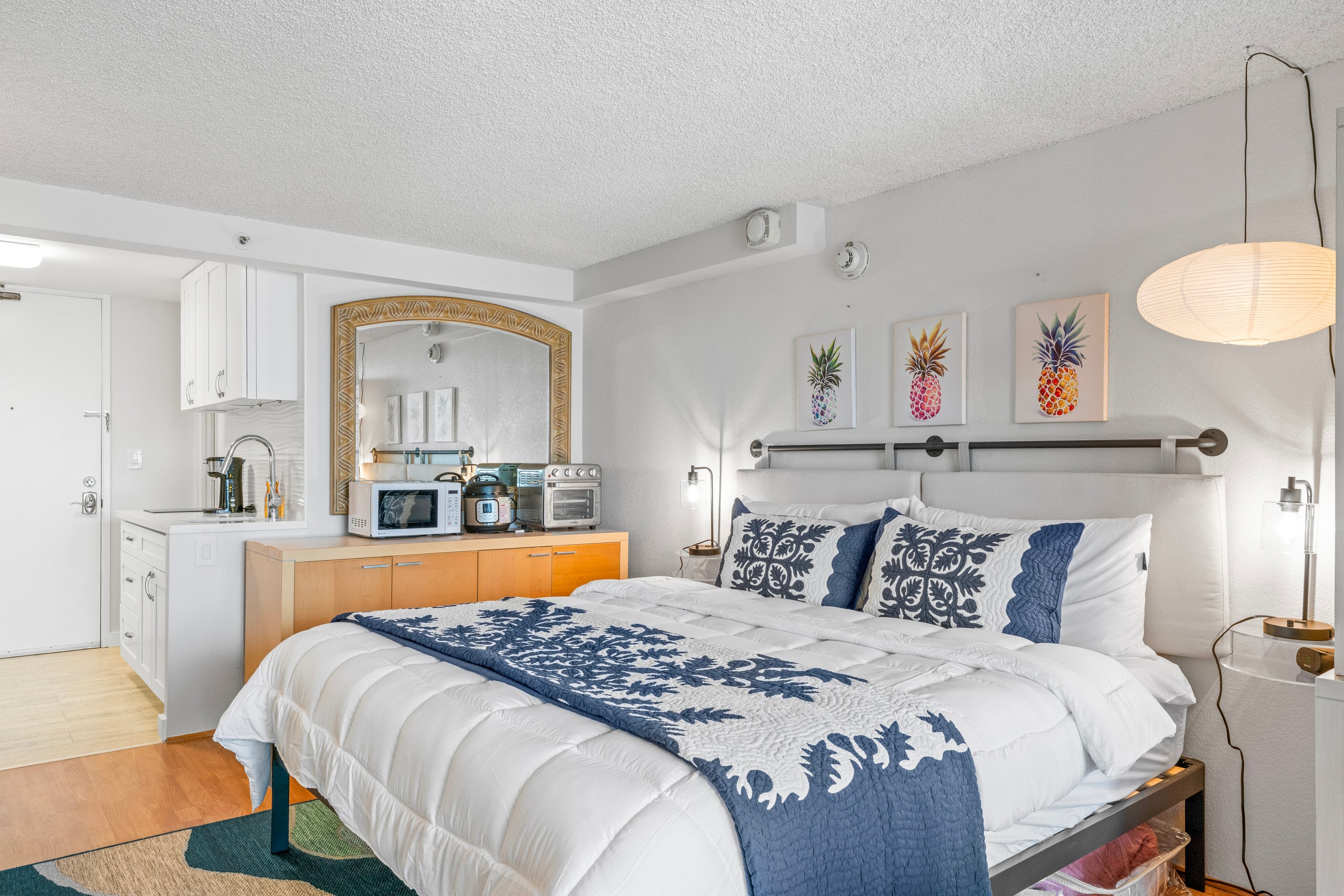 Modern upgrade near beach amazing views king bed - Image 14
