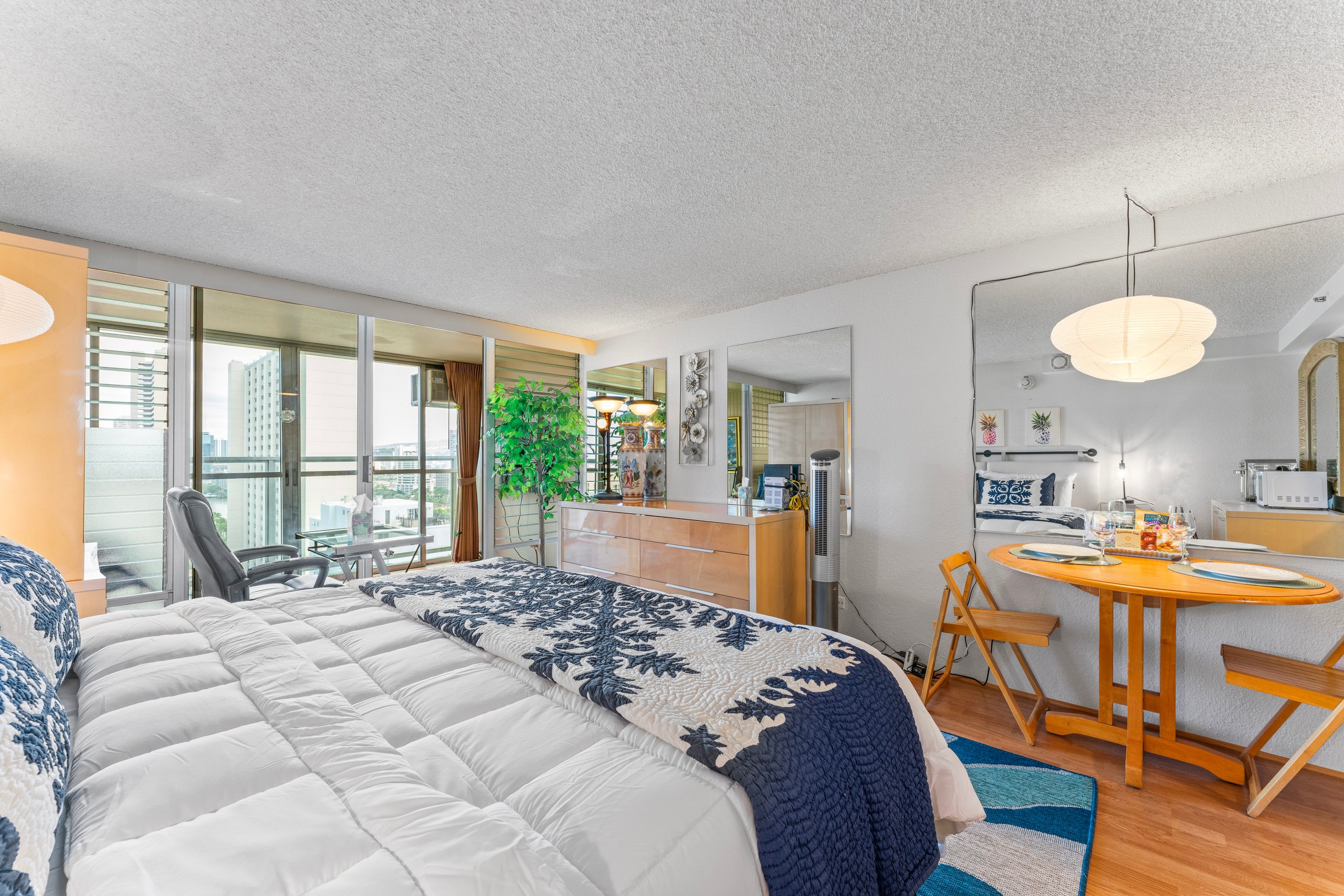 Modern upgrade near beach amazing views king bed - Image 17