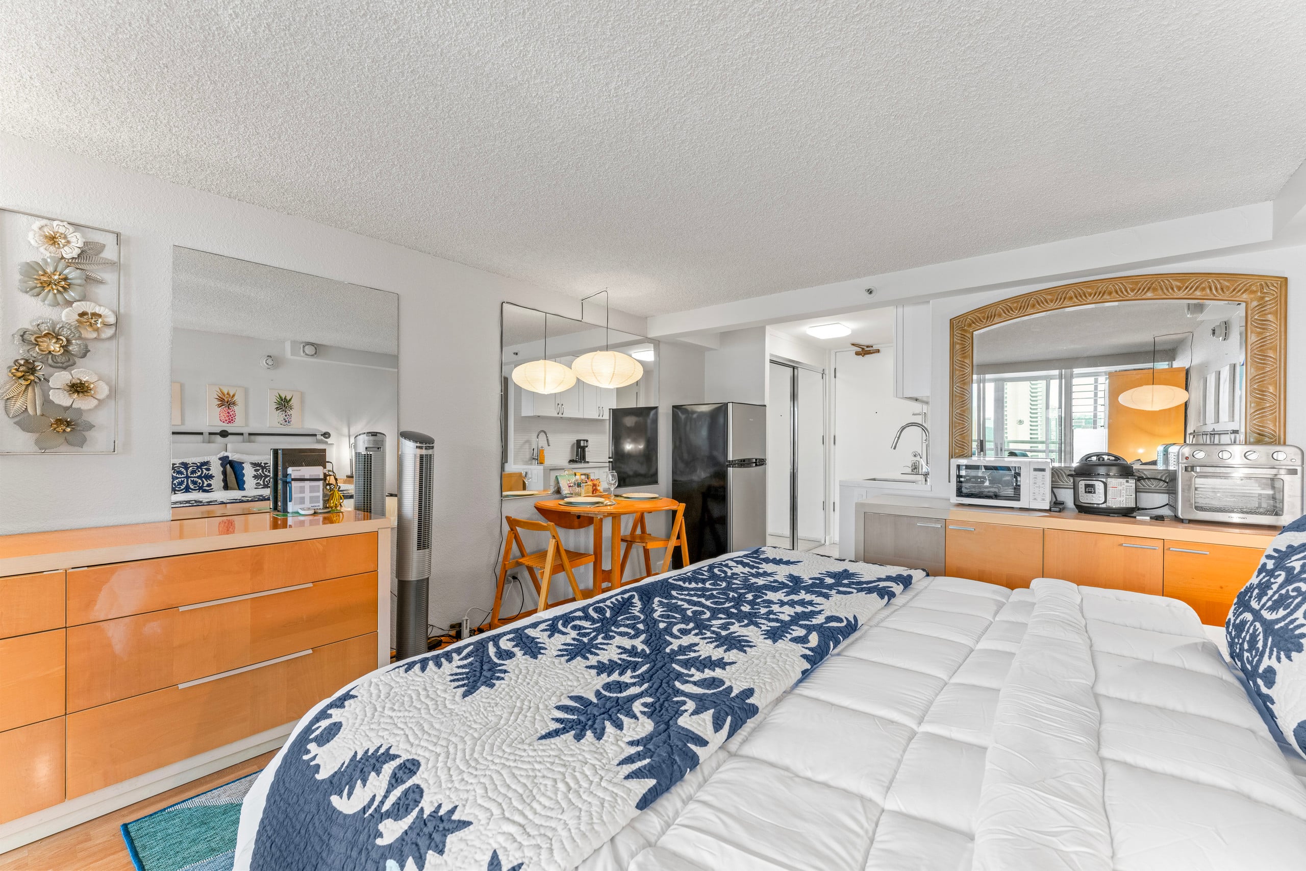 Modern upgrade near beach amazing views king bed - Image 18