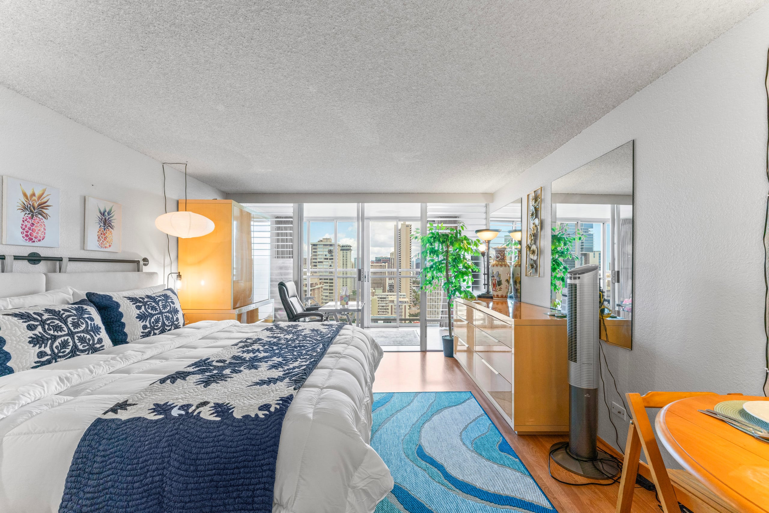 Modern upgrade near beach amazing views king bed - Image 13