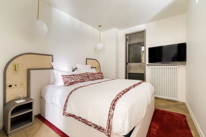 ONIRI – Sublime Serviced 3-BR/3BA – Saint Germain