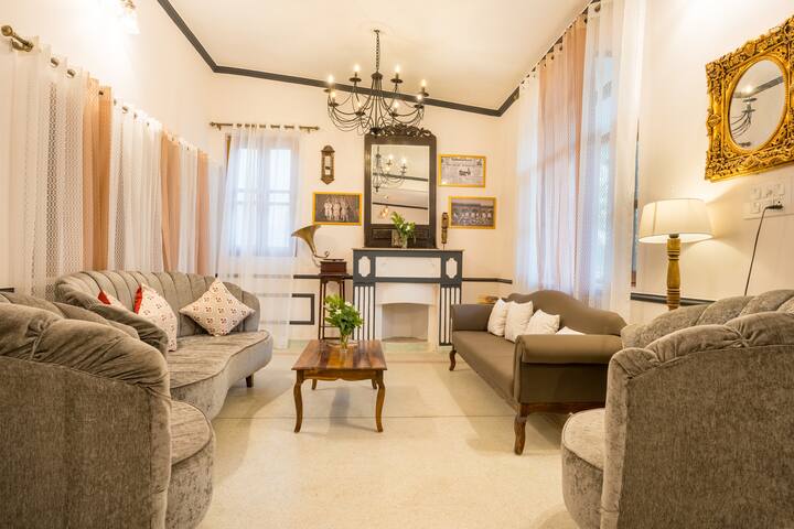 Seclude Royal 2br-private Lounge - Nahan