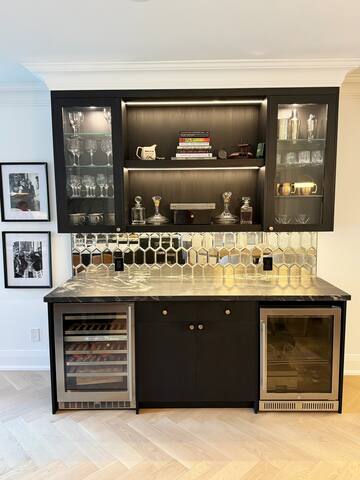 Modern Luxe in Bloor West gallery image 3