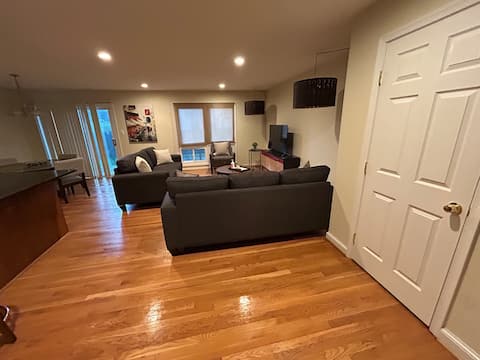 4BR Vienna Home | Pet Friendly | Near Tysons & DC