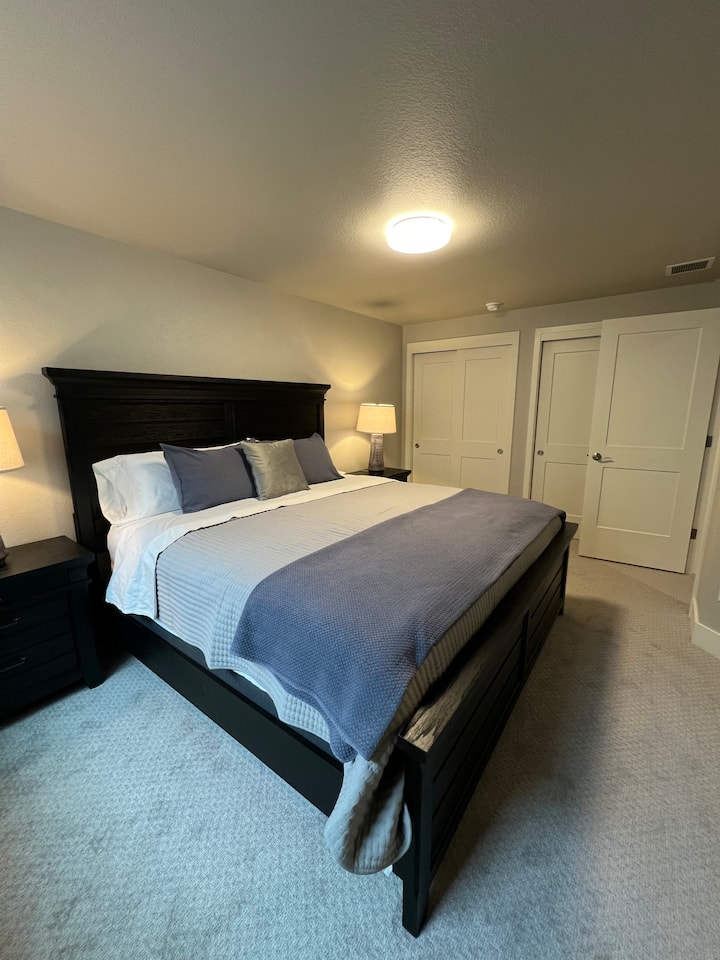 מדפים וקולבים בארון הכפול