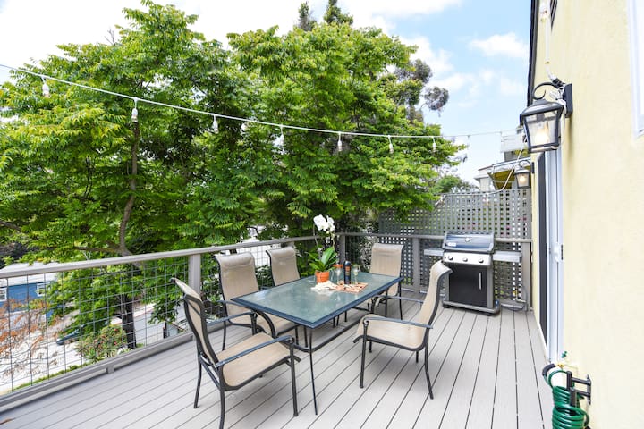 Charming 1920s Mariposa Cottage walk to ALL