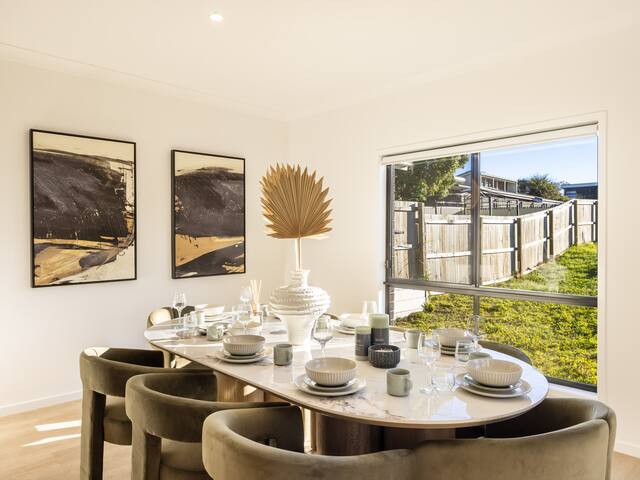 Grand Luxe Oasis | Prime Location | Balcony&Patio gallery image 5