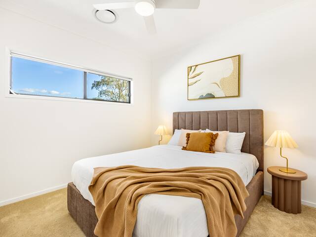 Grand Luxe Oasis | Prime Location | Balcony&Patio gallery image 3