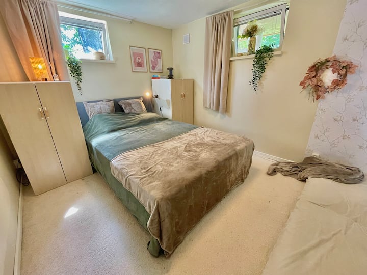 140张床，可供两人入住