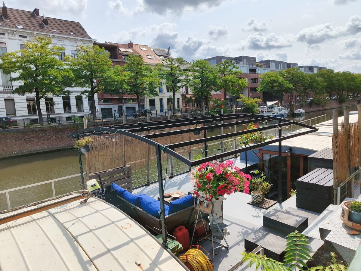 Exterior image 4 at Lou Andrea Salome — historic cargo-ship wheelhouse in Ghent