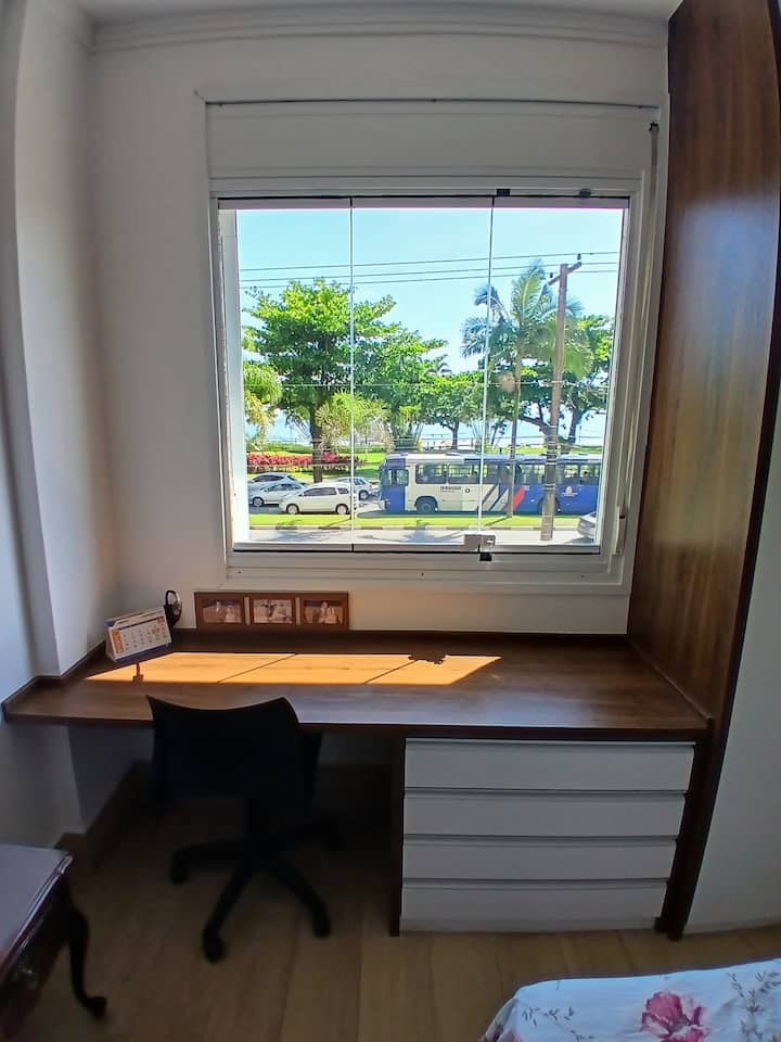 صورة للغرفة بأكملها وغرفة النوم والإطلالة (من العقار / غرفة النوم)