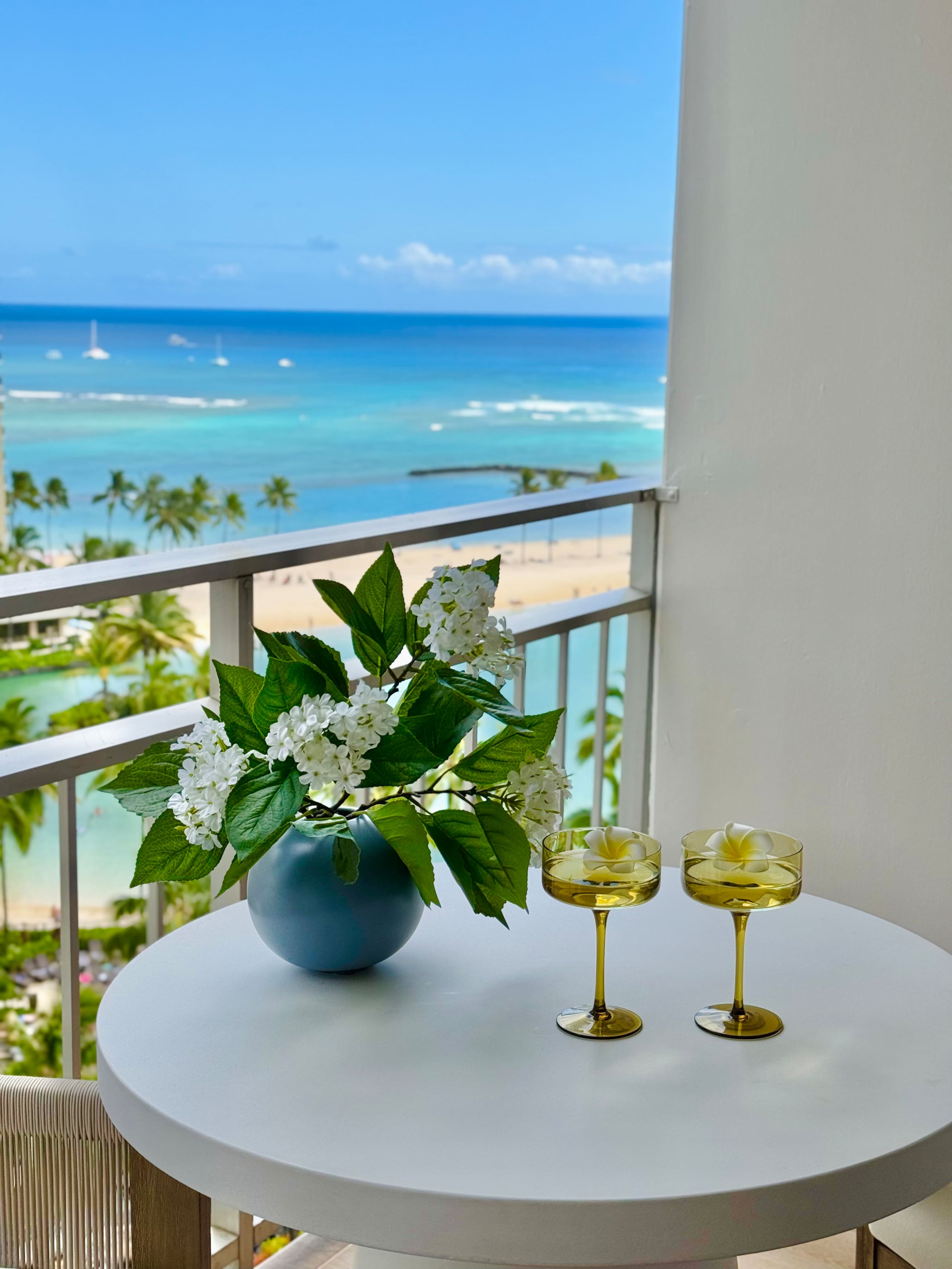 Condo in Honolulu · ★4.93 · 1 bedroom · 2 beds · 1 private bath - Image 4