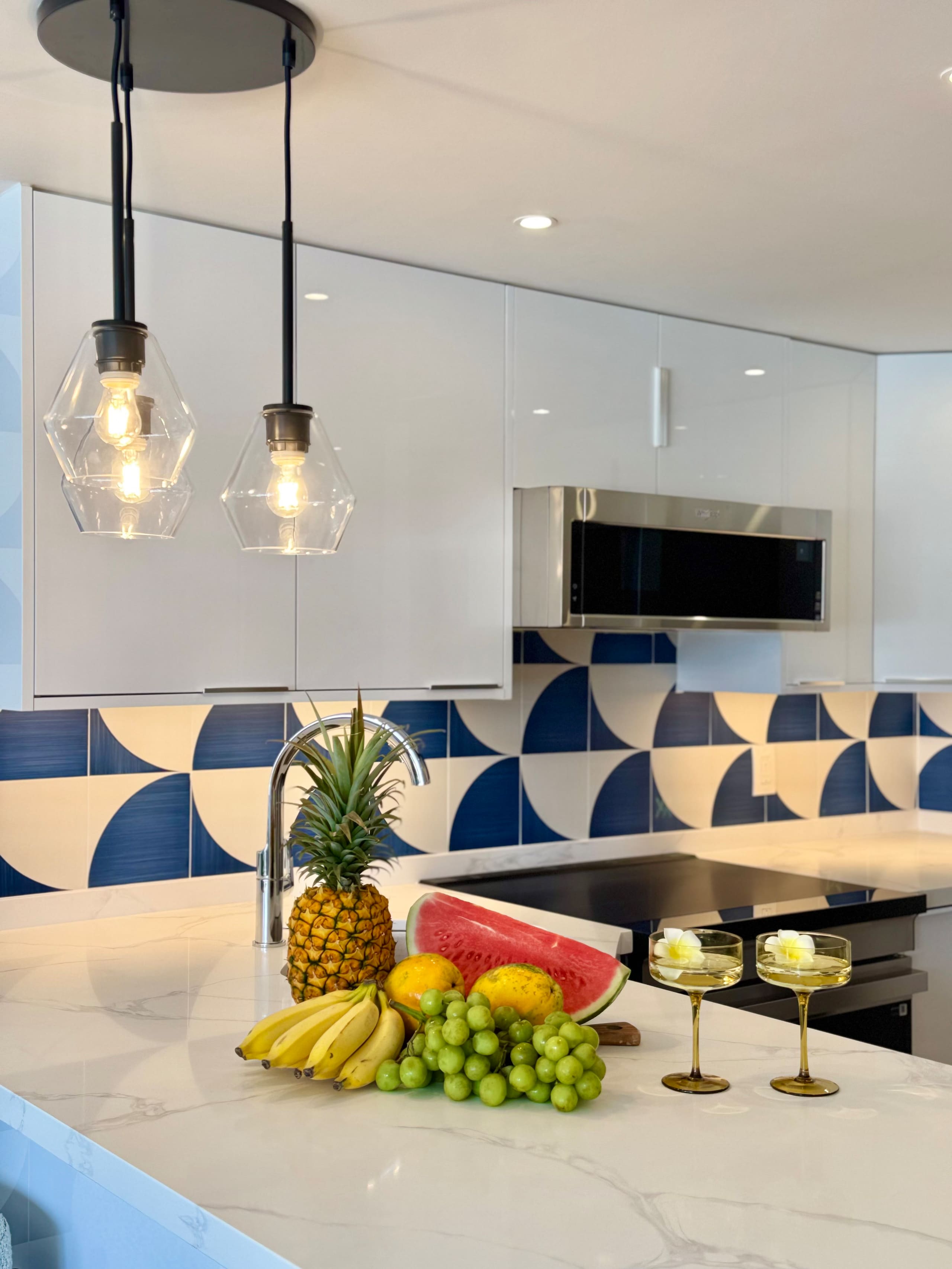 Condo in Honolulu · ★4.93 · 1 bedroom · 2 beds · 1 private bath - Image 25