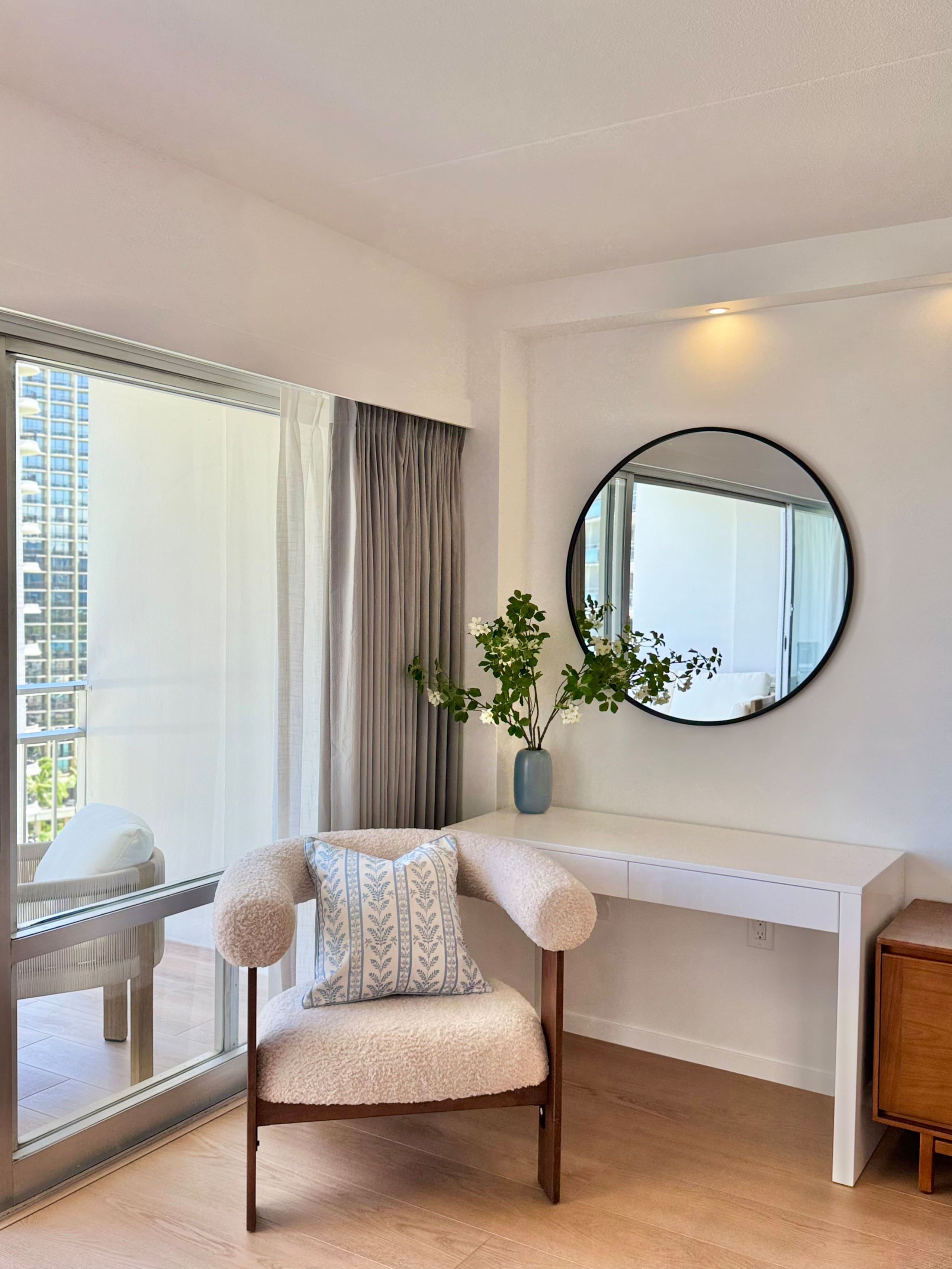 Condo in Honolulu · ★4.93 · 1 bedroom · 2 beds · 1 private bath - Image 12