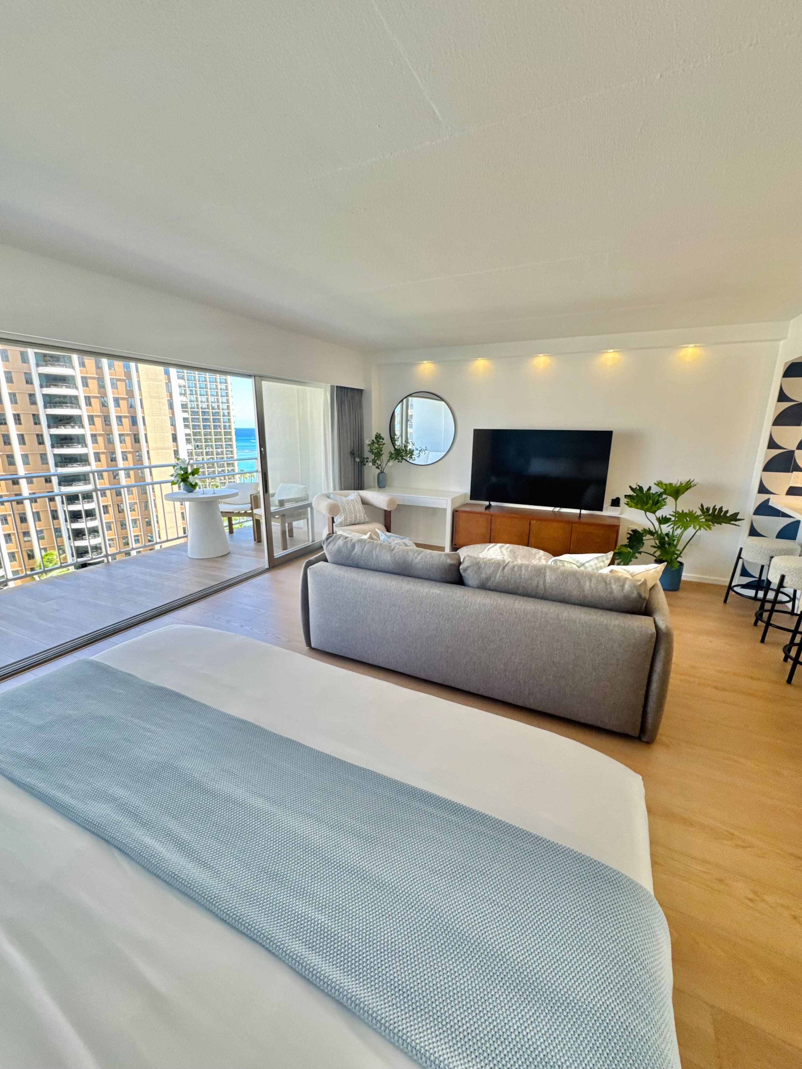Condo in Honolulu · ★4.93 · 1 bedroom · 2 beds · 1 private bath - Image 11