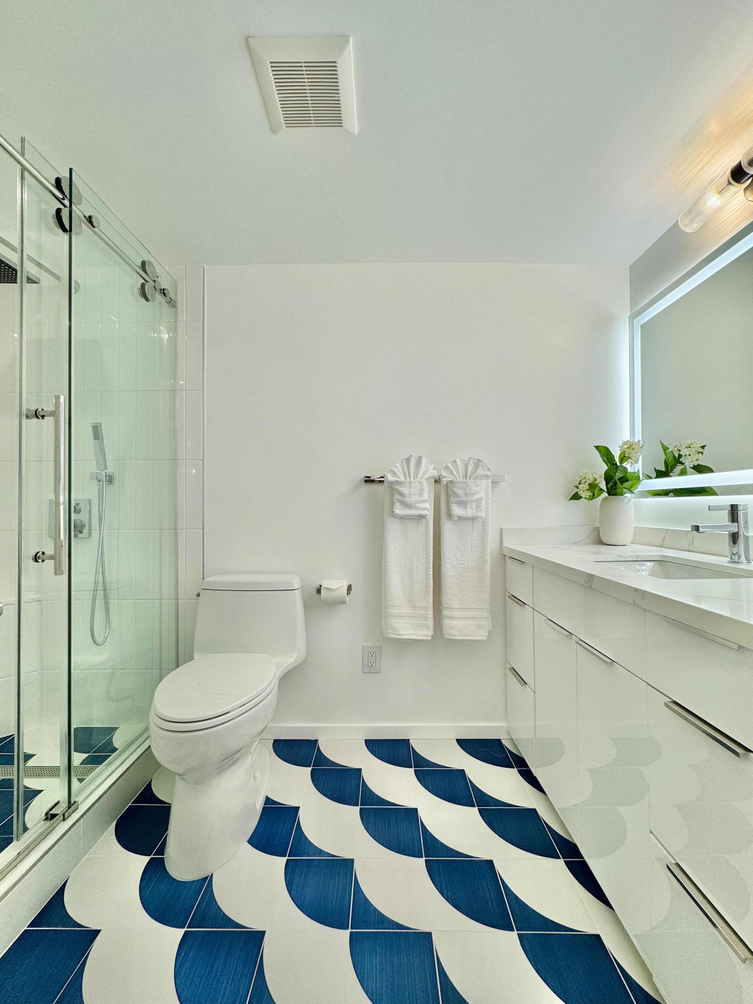 Condo in Honolulu · ★4.93 · 1 bedroom · 2 beds · 1 private bath - Image 35