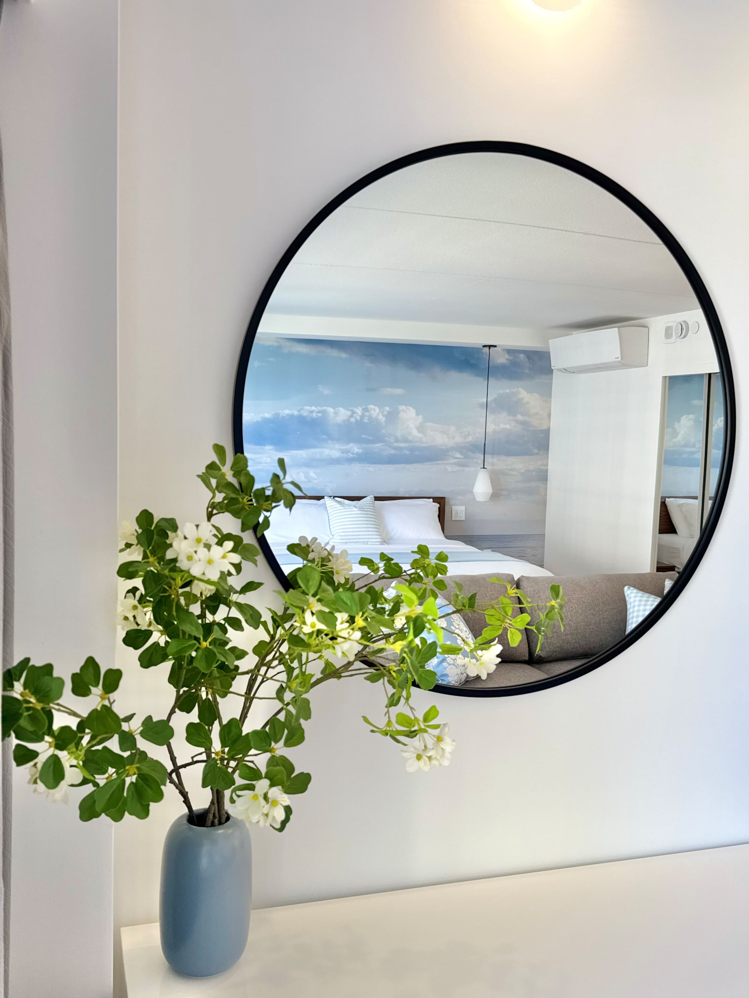 Condo in Honolulu · ★4.93 · 1 bedroom · 2 beds · 1 private bath - Image 14