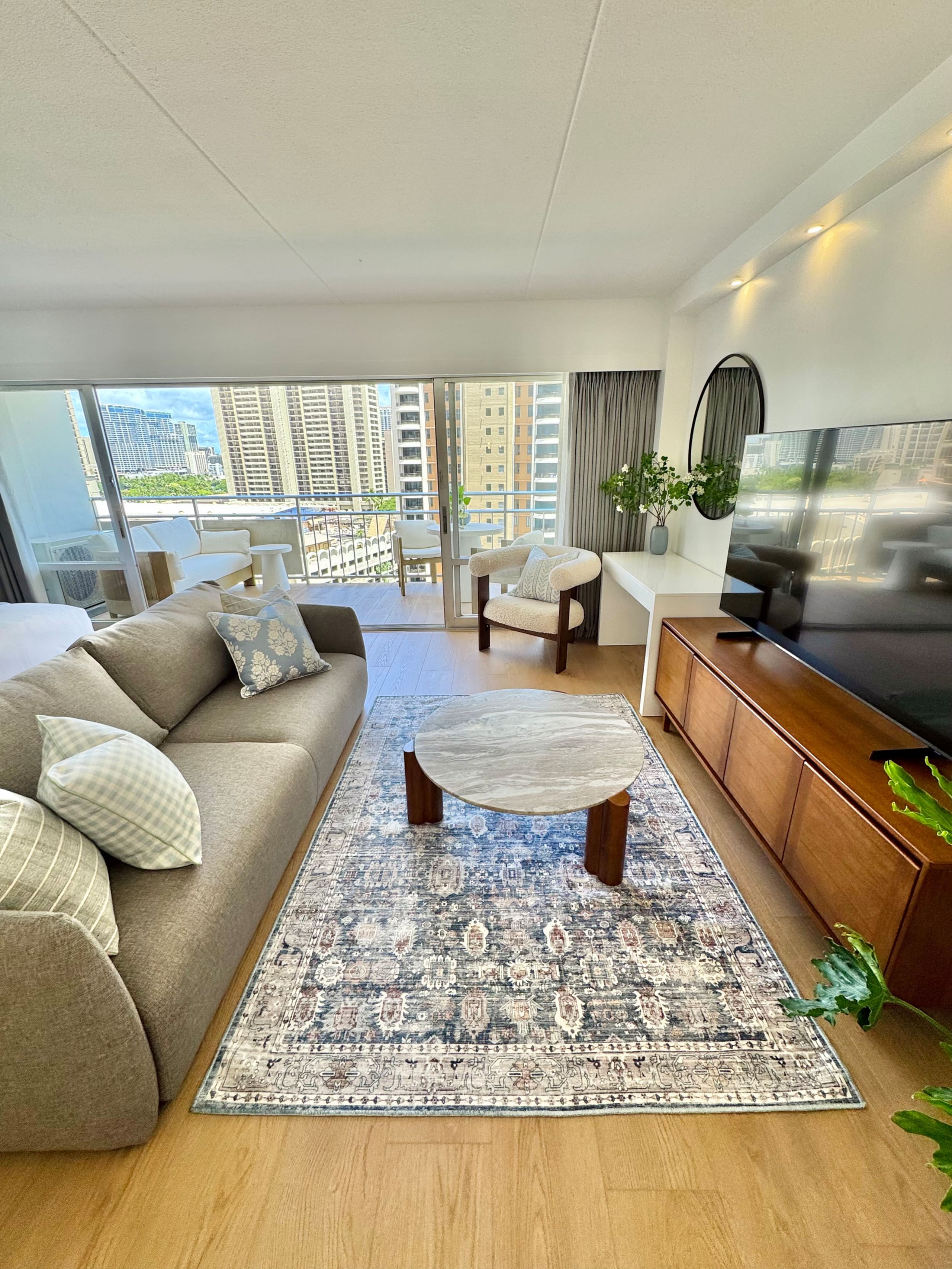 Condo in Honolulu · ★4.93 · 1 bedroom · 2 beds · 1 private bath - Image 2