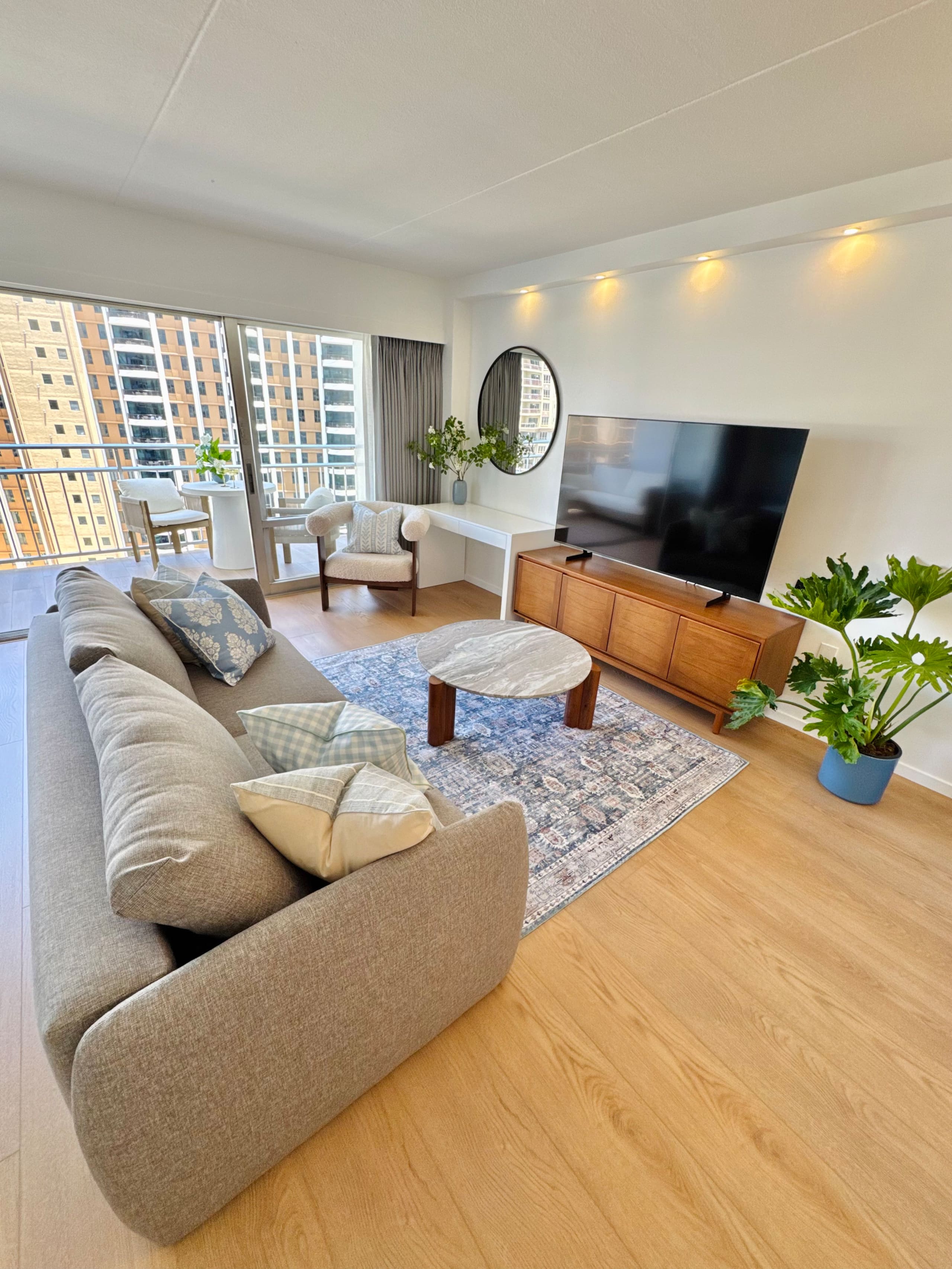 Condo in Honolulu · ★4.93 · 1 bedroom · 2 beds · 1 private bath - Image 15