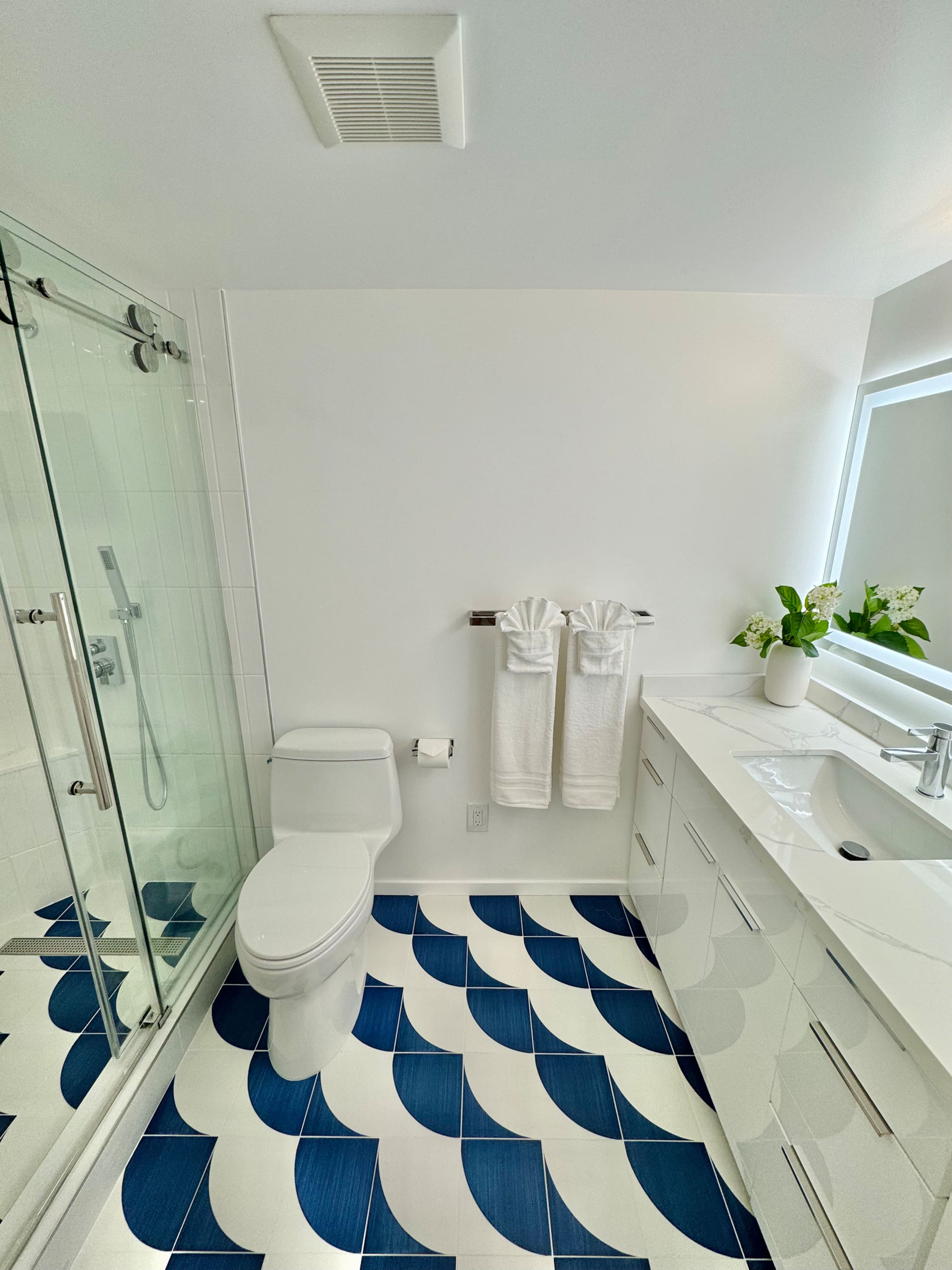 Condo in Honolulu · ★4.93 · 1 bedroom · 2 beds · 1 private bath - Image 36