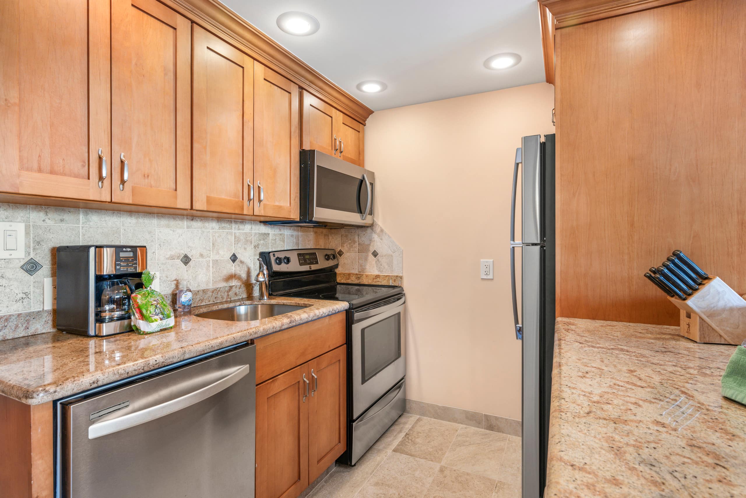 Condo in Lahaina · ★5.0 · Studio · 1 private bath - Image 42