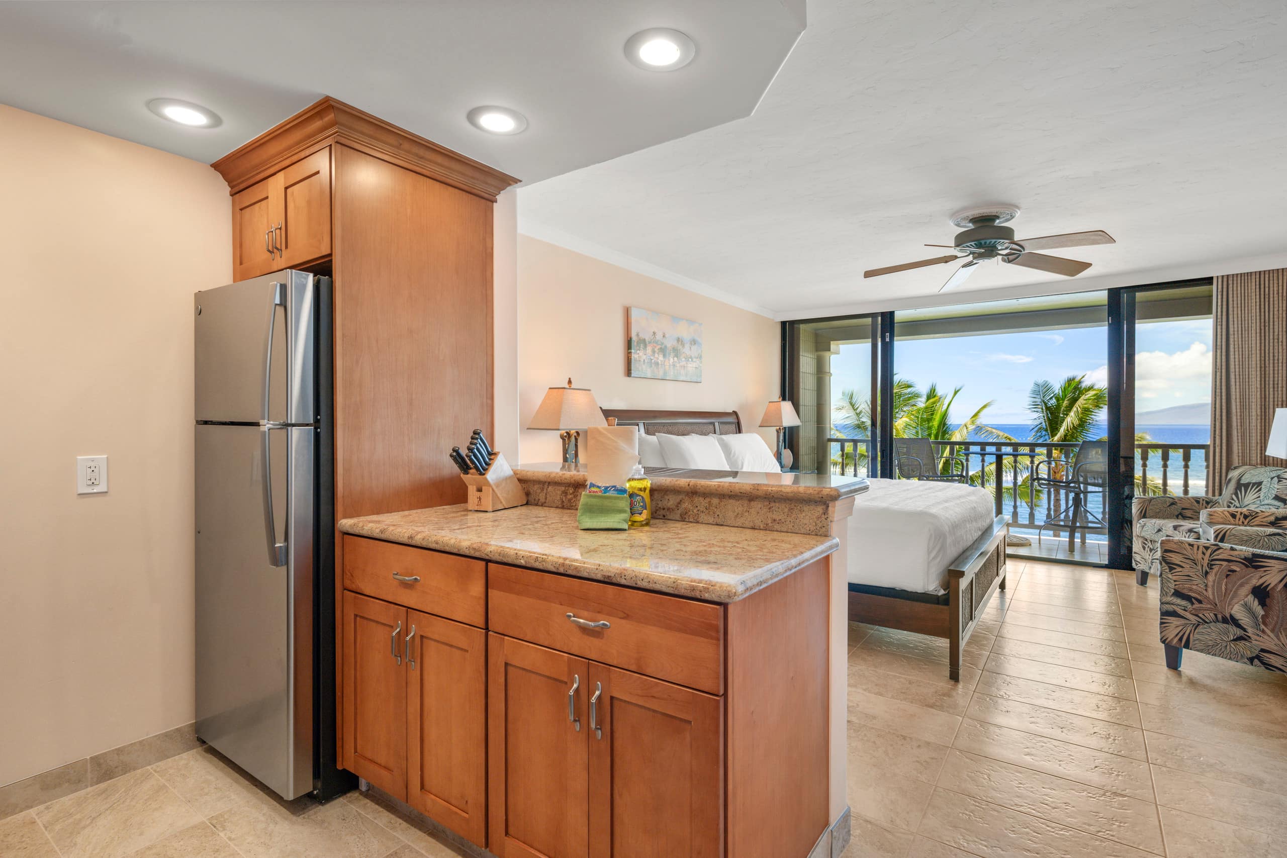 Condo in Lahaina · ★5.0 · Studio · 1 private bath - Image 43