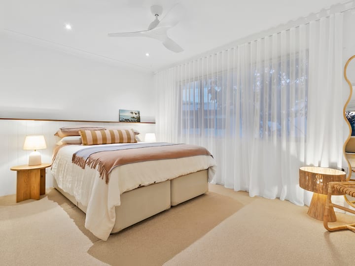 ห้องนอนที่เงียบสงบและผ่อนคลาย