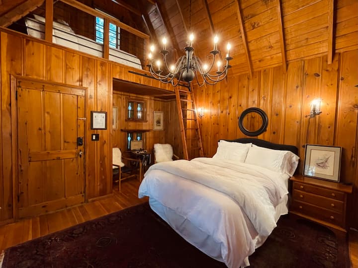 Serenity Pines Vintage Cabin - Lake Arrowhead, CA