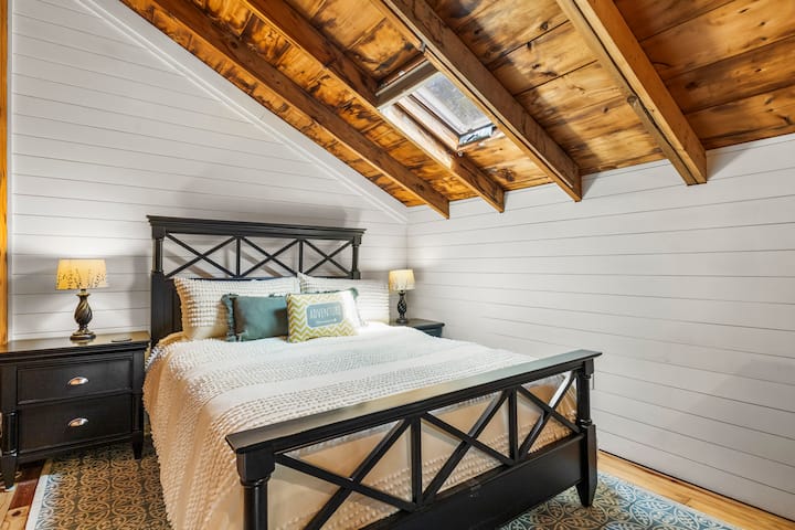 Dormitorio de matrimonio en la planta superior.
