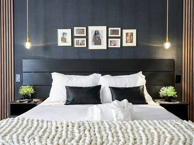 LUX 7BR/3BA Villa • Pool+Jacuzzi+ClubRoom+Garage+ gallery image 3