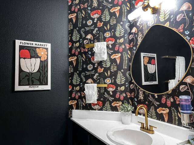 LUX 7BR/3BA Villa • Pool+Jacuzzi+ClubRoom+Garage+ gallery image 4