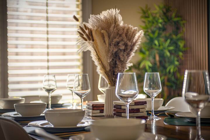 LUX 7BR/3BA Villa • Pool+Jacuzzi+ClubRoom+Garage+ gallery image 2