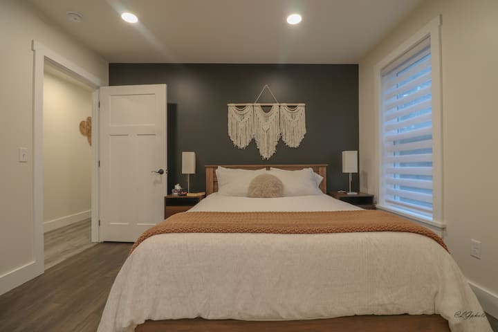 Letto matrimoniale, piano principale, in fondo al corridoio dalla stanza dei bambini