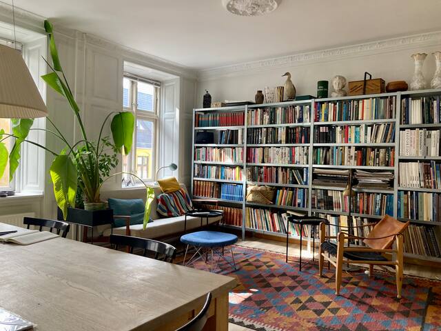 Large, bright apartment in central Copenhagen
