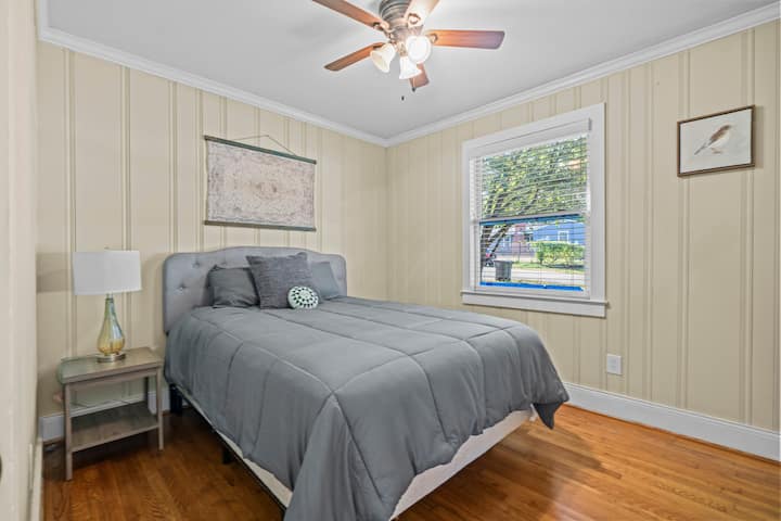 2号卧室-标准双人床
