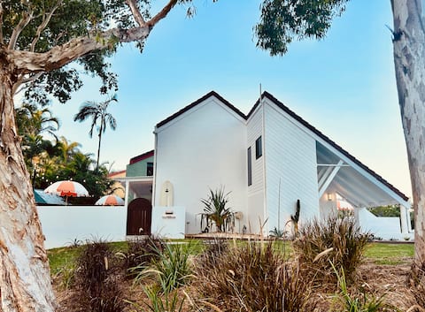 Popular Airbnb listing: Casa Saltwater @mackay_beach_abodes in Mackay Regional
