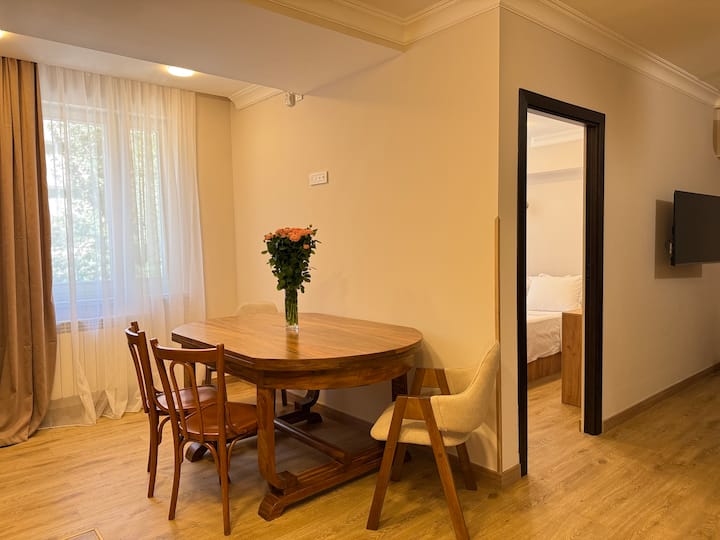 Sweet Home | 2 Bedroom, Kitchen, Next To Sqaure - 耶烈萬